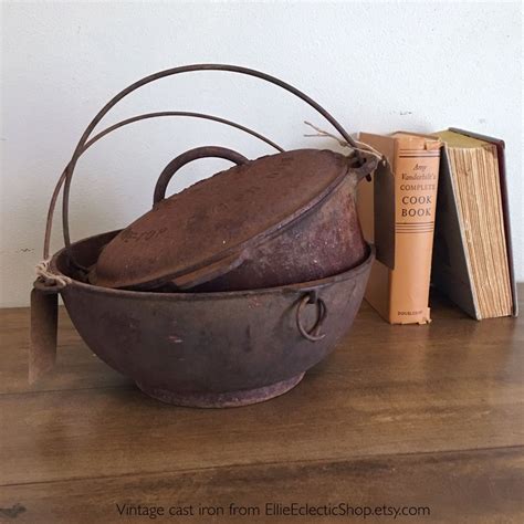 Find cast iron cookware from Wagner and Griswold at EllieEclecticShop.etsy.com #vintagekitchen # ...