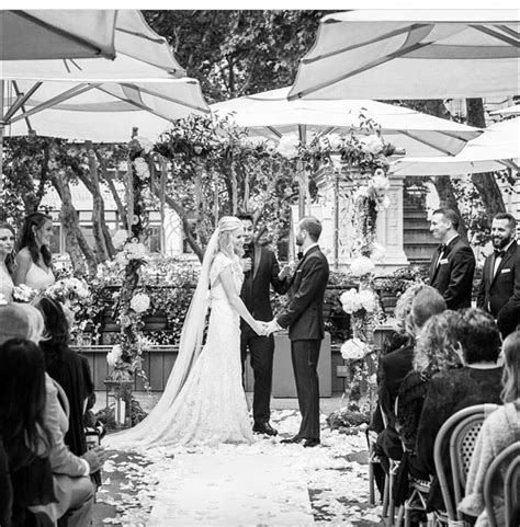 💍Does it get any more romantic than a rooftop wedding in one of the greatest parks in the world ...