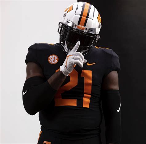 Tennessee Football Dark Mode Uniform — UNISWAG