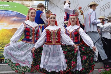 Women in Polish Folk Dance Costumes Editorial Photo - Image of costumes ...