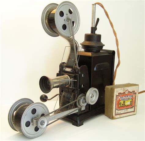 File:Manual film projector.jpg - Wikimedia Commons