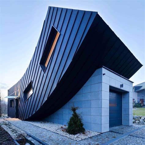 Small Home creates Large Statement with Vertically Curved Facade