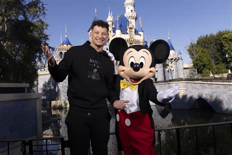 Patrick Mahomes visits Disneyland with family after winning Super Bowl ...