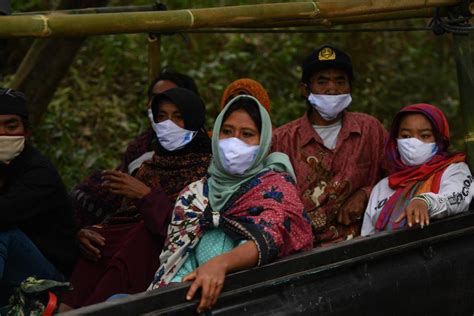 Mengenal Bahasa, Rumah Adat, dan Tradisi Suku Tengger - Nasional ...