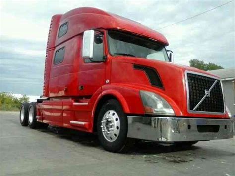 VOLVO VNL 780 (2007) : Sleeper Semi Trucks