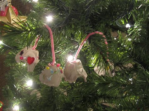 Twelve Crafts Till Christmas: sunday kids' craft & teacher gift: magnetic handprint wreath