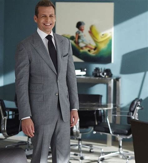 Harvey Specter - Suits | Ternos pretos masculinos, Homens de terno, Terno e gravata