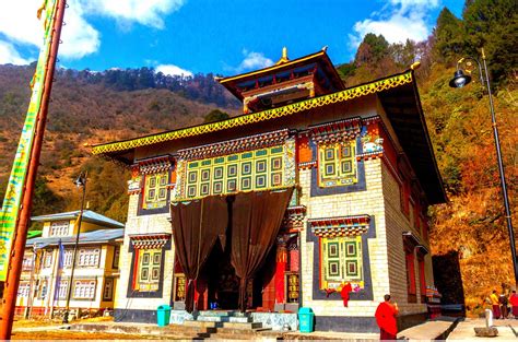 Lachen Monastery - It is famous for its brilliant architecture.