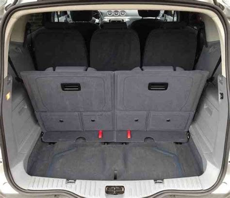 Ford S-Max 7-Seater is Functional and Sporty