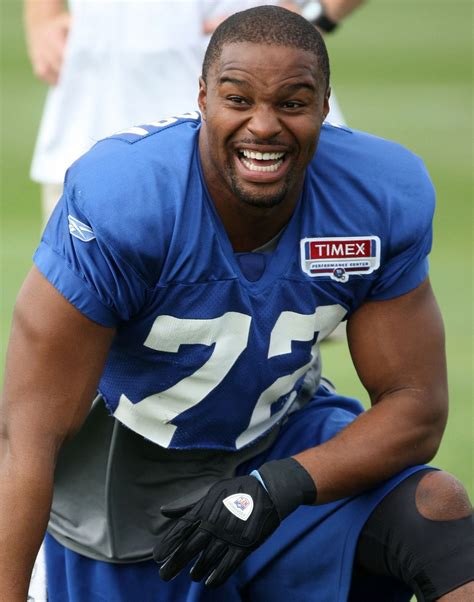 Giants' Osi Umenyiora says playing season more important than surgery ...