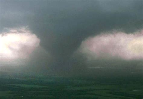 Globe Backyard: Monster Tornado Tears Through Oklahoma