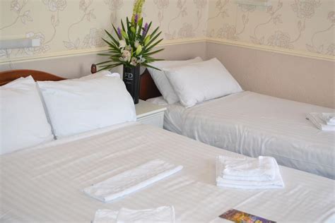 LYNDENE HOTEL • BLACKPOOL • 3⋆ UNITED KINGDOM • RATES FROM £109