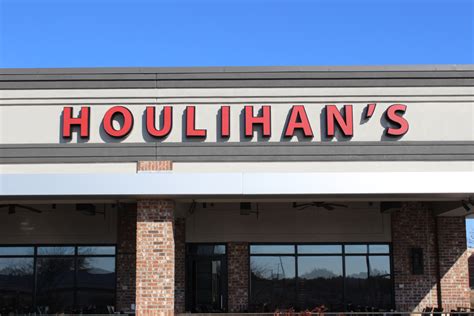 8 Best Houlihan’s Menu Items to Order in 2024