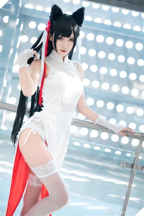 Cùng chiêm ngưỡng bộ cosplay Atago trong Azur Lane trong trắng thuần khiết