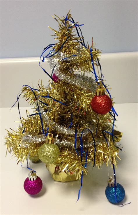 Tinsel Christmas tree Tinsel Christmas Tree, Easy Christmas Crafts, Simple Christmas, Christmas ...