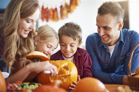 Family Pumpkin Carving and Decorating Fun Outdoors in Sudbury – Everybody in Mind