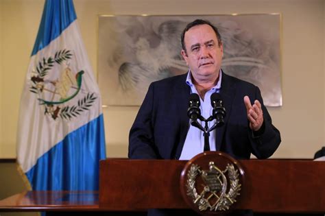 El presidente de Guatemala dice que se encuentra bien de salud pese a la COVID-19 | El Diario ...