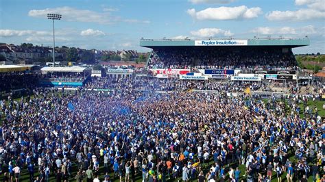 Bristol Rovers fans invade the pitch after the frantic 7-0 win against ...