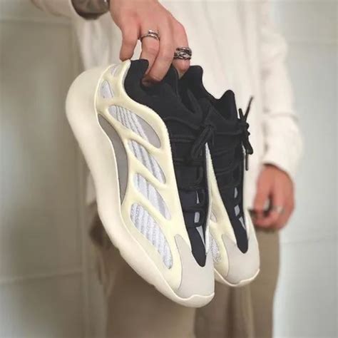 Men Leather Adidas Yeezy 700 V3 at Rs 3499/pair in New Delhi | ID: 23056708130