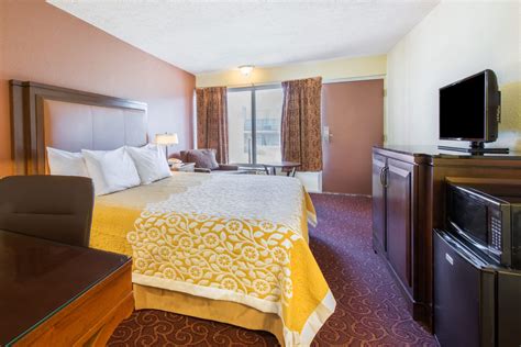 Days Inn by Wyndham Frankfort | Frankfort, KY Hotels