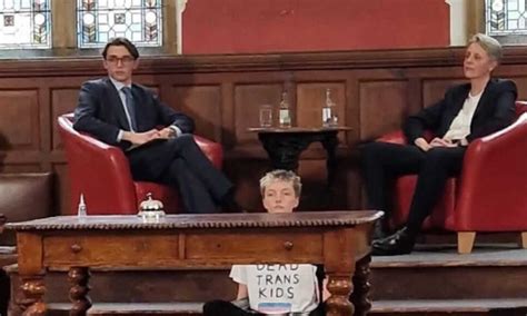 Kathleen Stock: Trans activists interrupt Oxford Union t : r/transgender