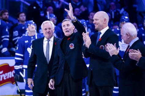 Maple Leafs fans give legend Borje Salming massive ovation