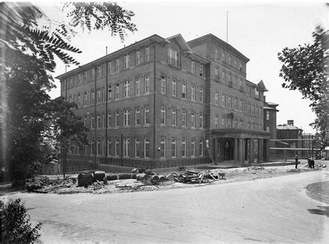 The construction of Paddington Women's Hospital in eastern Sydney in ...