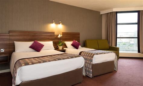 Hotels in Galway Bay Ireland - Jurys Inn Galway on the Seafront