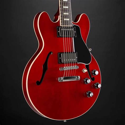 Gibson ES 339 Review: Is It the Right One For Your Style? - Guitar Space