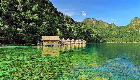 Menikmati Keindahan Pantai Ora, Maluku Tengah