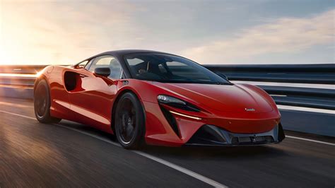 2022 McLaren Artura Redefines the Supercar Experience