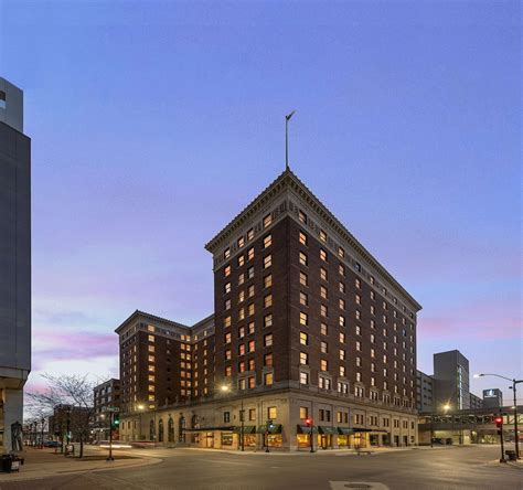 Hotel Fort Des Moines, Curio Collection by Hilton Reviews, Deals & Photos 2024 - Expedia