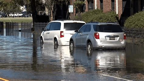 CPD: Several downtown Charleston roads closed due to high tide flooding