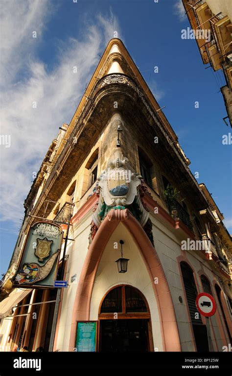 Building facade from typical old havana architecture Stock Photo - Alamy