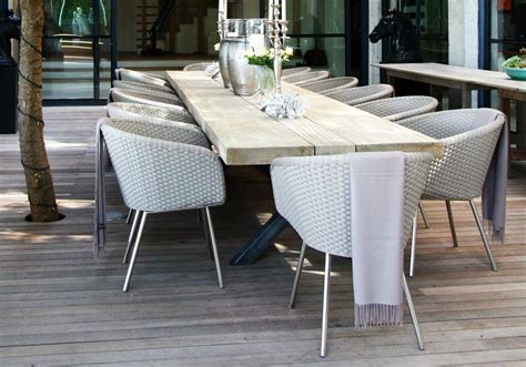 Luxurious Modern Outdoor Space Ideas | Modern outdoor spaces, Modern outdoor dining, Outdoor ...