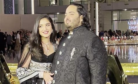 Watch: Anant Ambani, Radhika Merchant Twin In Black At Family Gala ...