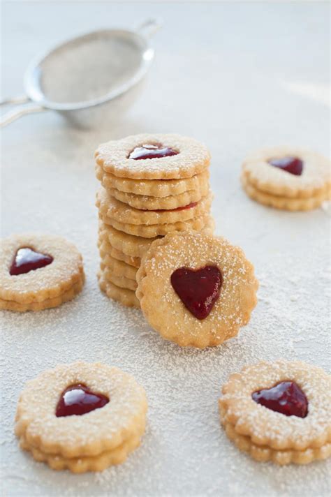 Linzer Cookies (video) - Everyday Delicious