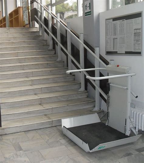 S7 SR Inclined Platform Stair Lift > Straight Staircase Wheelchair ...