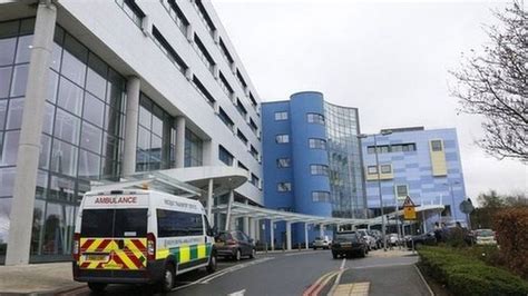 Oxford University Hospitals Trust scraps fax machines - BBC News