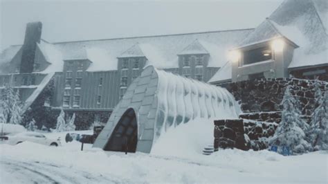 Near white-out conditions at Timberline Lodge as snow level drops to 2,500 feet | KATU