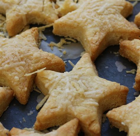 Christmas Gifts: Cheese Stars | Baking, Making, and Crafting