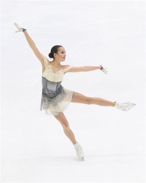 alina zagitova | phantom of the opera | Skating dresses, Figure skater ...