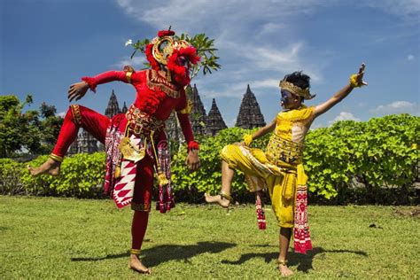 Javanese Traditional Dance editorial image. Image of background - 156710340