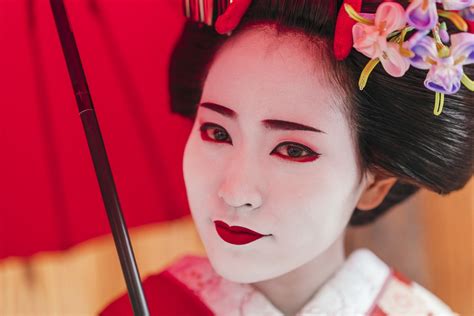 How to Become a Geisha for a Day in Kyoto - Japan Rail Pass