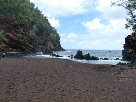 Kaihalulu Red Sand Beach, Hawaii ‣ Nude Beach Map