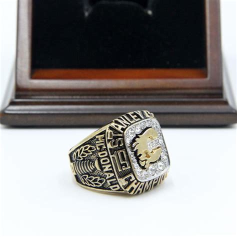 NHL 1989 Calgary Flames Stanley Cup Championship Replica Ring