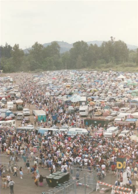 Parking Lot Crowd - Autzen Stadium | Grateful Dead