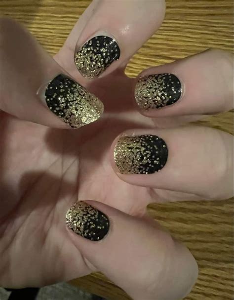 Black and Gold Glitter Nails | Gold glitter nails, Glitter nails, Nails