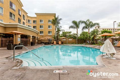 Howard Johnson by Wyndham Anaheim Hotel and Water Playground Review ...