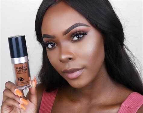 How to Choose the Best Foundation for Dark Skin Tones - Glowsly